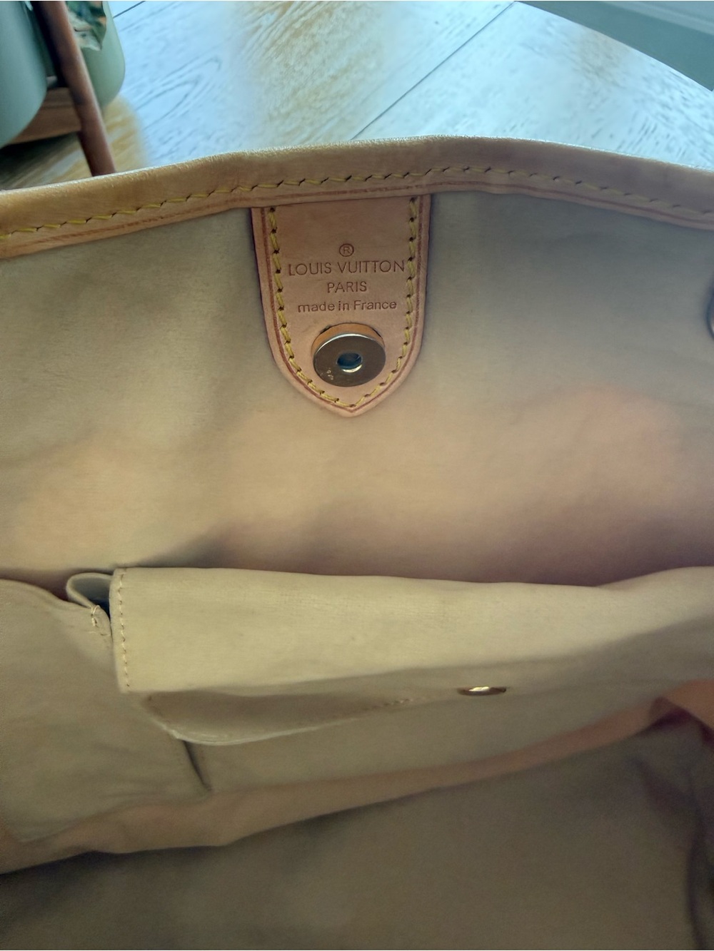 Louis Vuitton Damier Azur Shoulder Bag in Cream and Tan Leather Trim - Picture 4 of 5